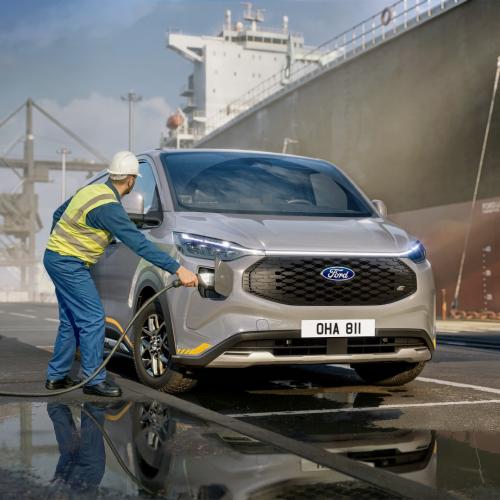  Ford E-Transit Custom