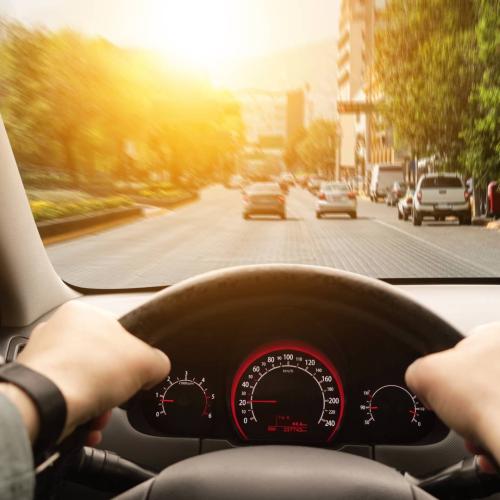 Κολλάνε πίσω σου