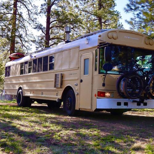 Σχολικό λεωφορείο σπίτι