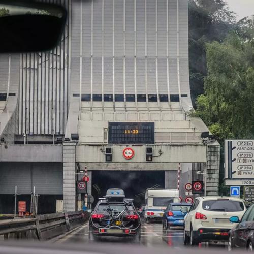 Τούνελ κάτω από δύο ποταμούς