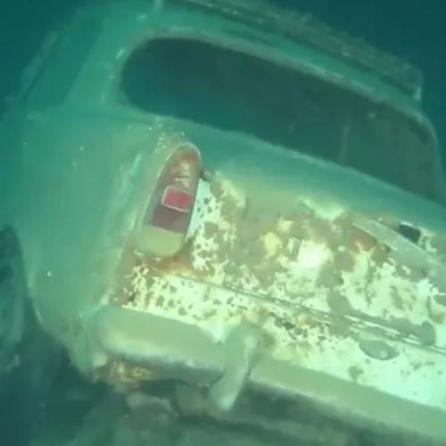 Στον βυθό 1.000 αυτοκίνητα 