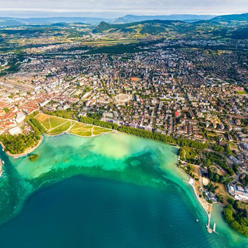 μολυσμένη λίμνη