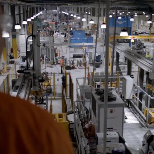 Μεγάλη εταιρεία κατεβάζει ρολά