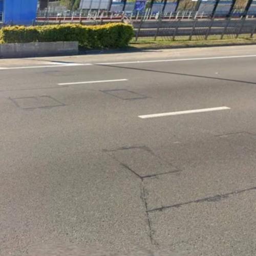 tetragona stin asphalto