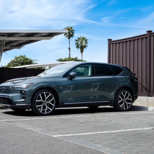Volvo Tesla φόρτιση
