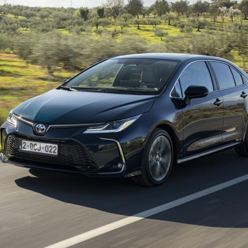 Toyota Corolla Sedan Hybrid 2023 1