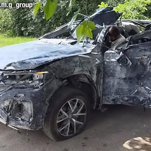 Volkswagen Touareg wreck