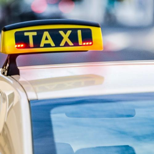 kokkina fotakia taxi (1)
