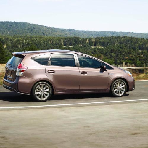 Toyota Prius MPV 2