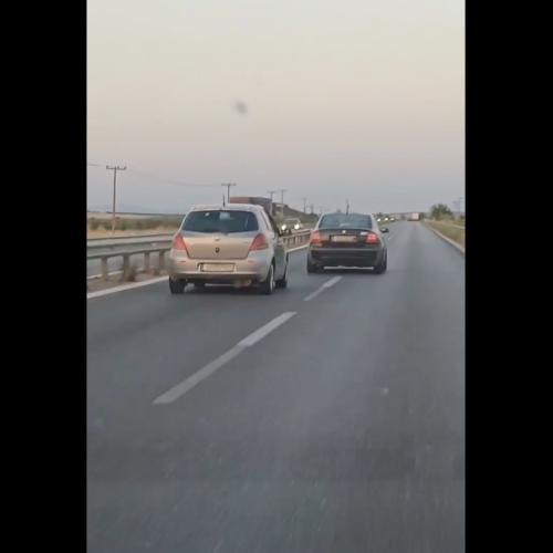 autokinito sti mesi tou dromou