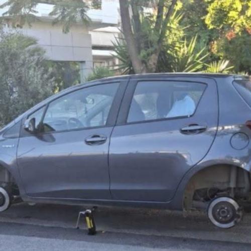Έγδυσαν αυτοκίνητα Αθήνα. 