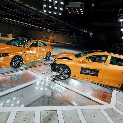 Mercedes-Benz CLA side crash test